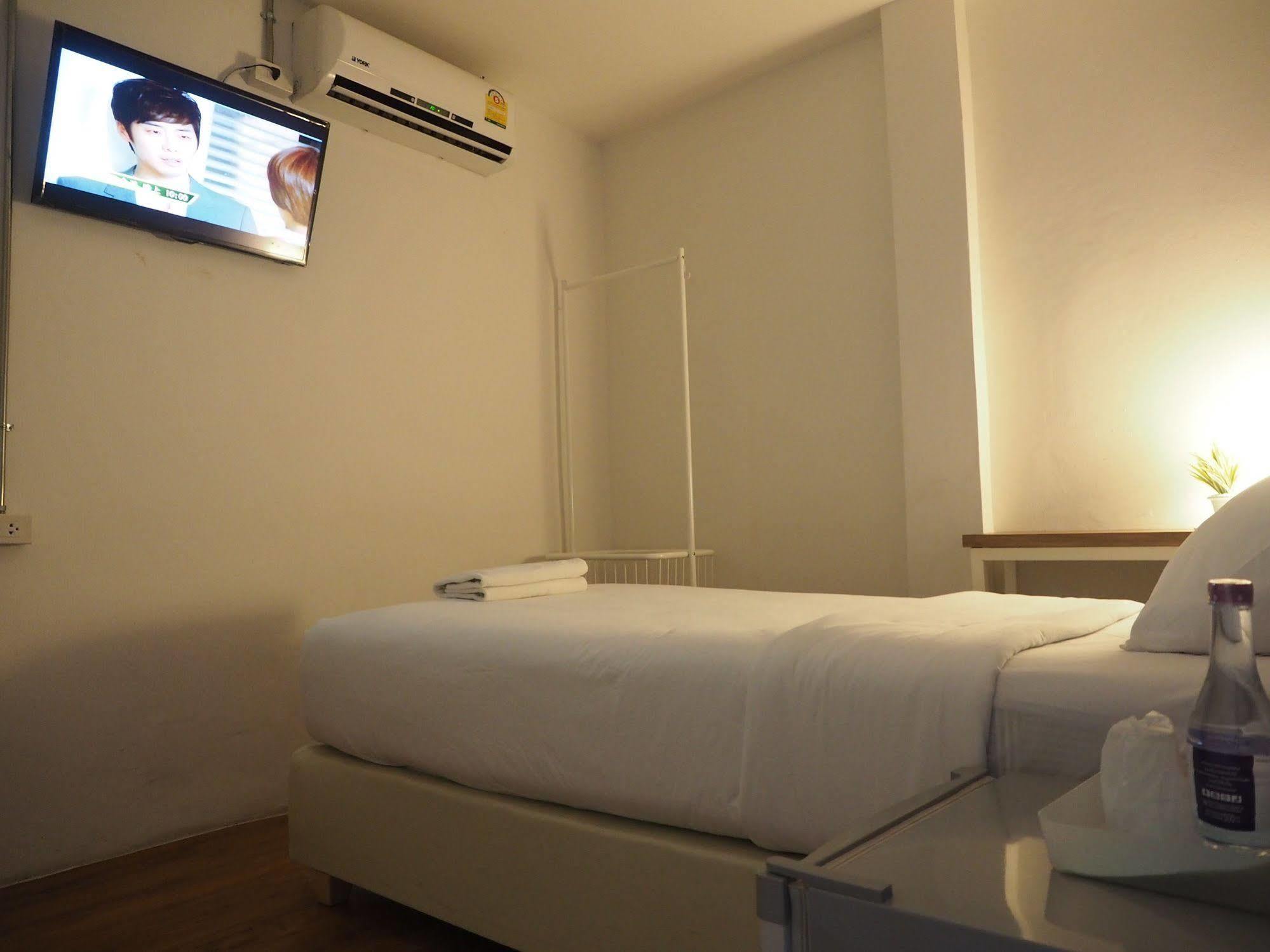 63 Bangkok Hotel Extérieur photo