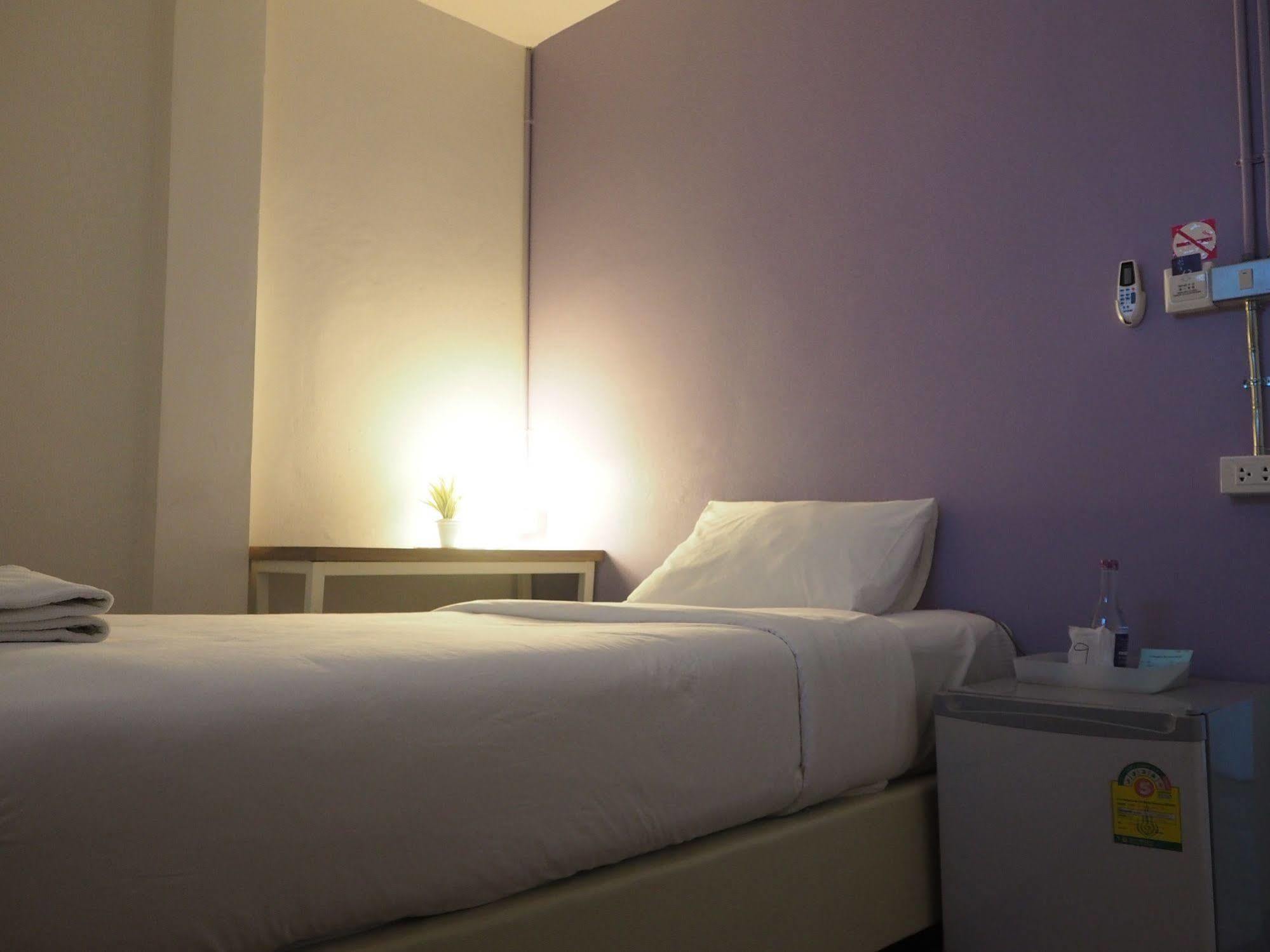 63 Bangkok Hotel Extérieur photo